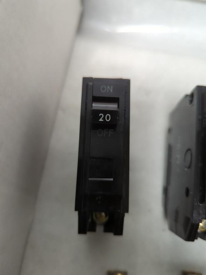 Used GENERAL ELECTRIC,THQB120,CIRCUIT BREAKER 20 AMP 1-POLE LOT OF 11 PRE-OWNED