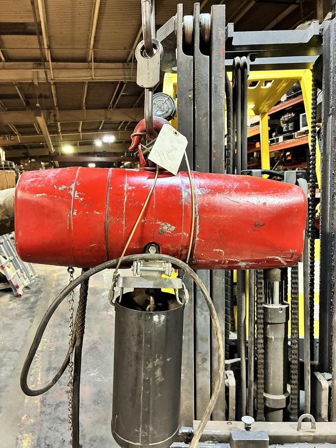 Used CM,W-L,ELECTRIC HOIST 1 TON 3PH 230/460V 16FPM 8FT CHAIN