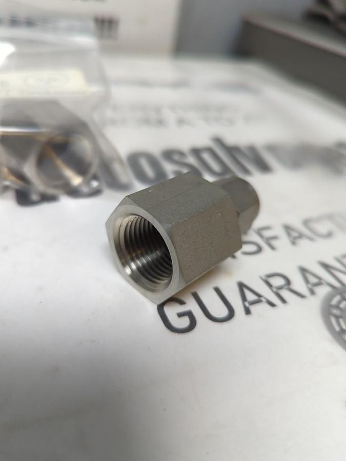 SWAGELOK,SS-600-7-8,3/8TX1/2FNPT FEMALE CONNECTOR LOT OF 3 NOS