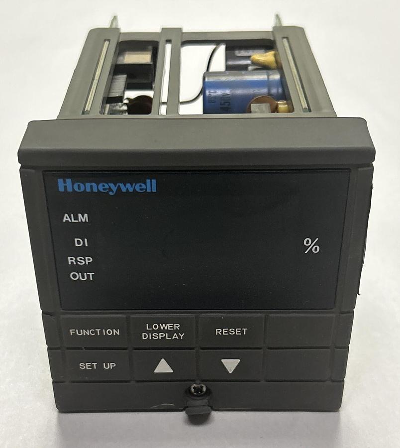 Used HONEYWELL,DC330LE000010000000000,TEMPERATURE CONTROLLER