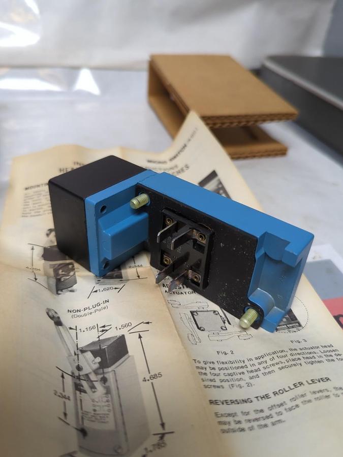 HONEYWELL,LSZ7R1A,LIMIT SWITCH 600VAC 10 AMP NOS