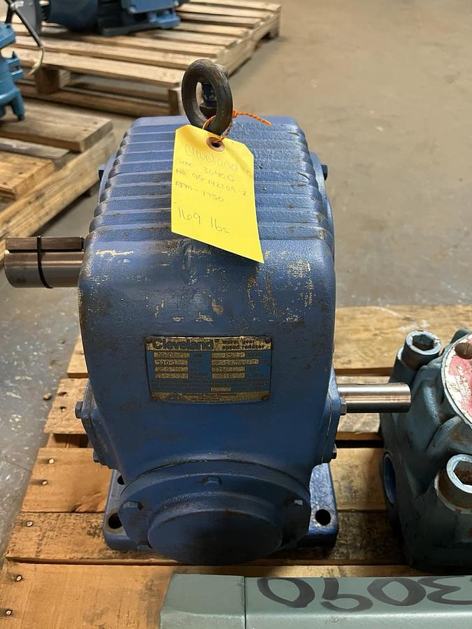 Used CLEVELAND,3040D,WORM GEAR SPEED REDUCER SERIES 25 RATIO 110 2.5HP 1750RPM