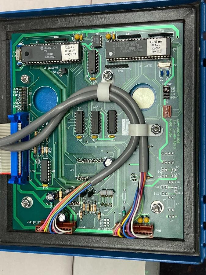Used Triad Controls Inc. Microguard,MG-16-0F-AU,Emitter Receiver Control