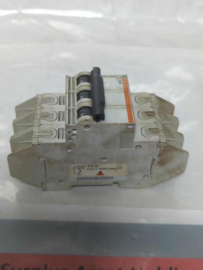 Used MERLIN GERIN,60282,CIRCUIT BREAKER C 30A 240V PRE-OWNED