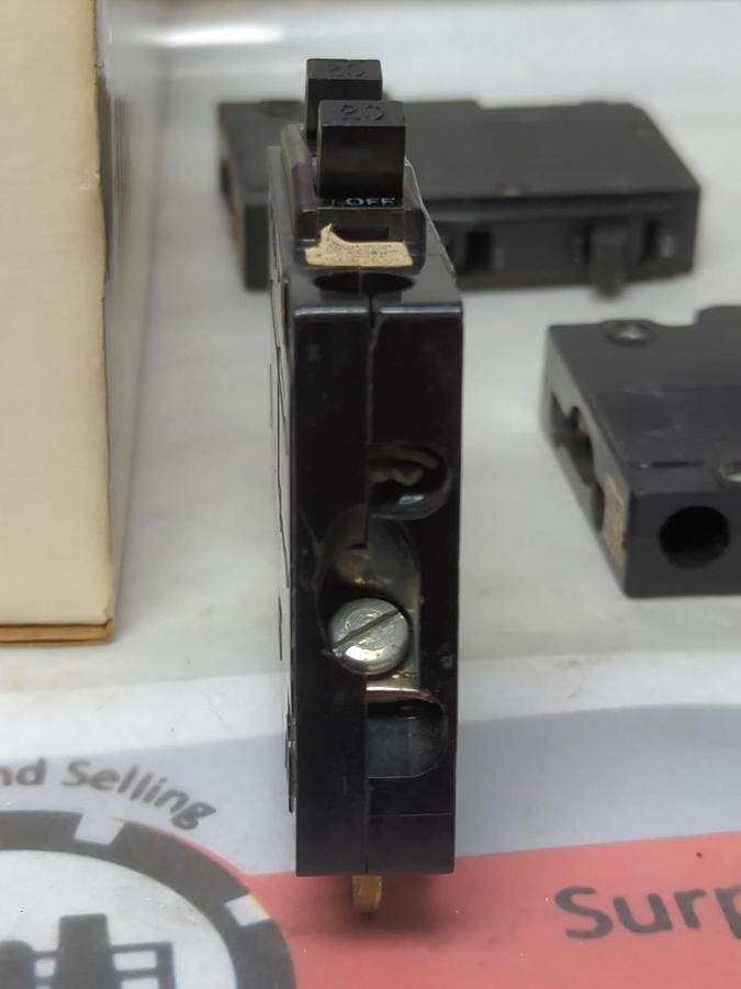 Used SQUARE D,QO7T2020,TANDEM CIRCUIT BREAKER 1-POLE 20/20 AMP LOT OF 5 PRE-OWNED