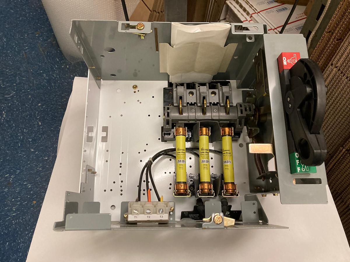 Used Allen Bradley,2100 2192F,30 Amp 12 INCH Fused MCC Disconnect Feeder Bucket