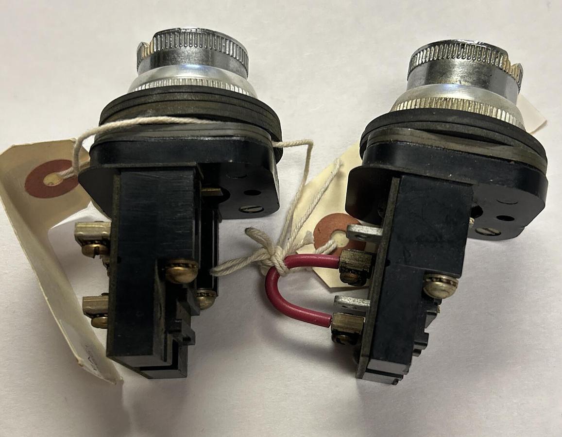 ALLEN BRADLEY,800T-KE2A,BLACK SELECTOR PUSH BUTTON LOT OF 2 NOS
