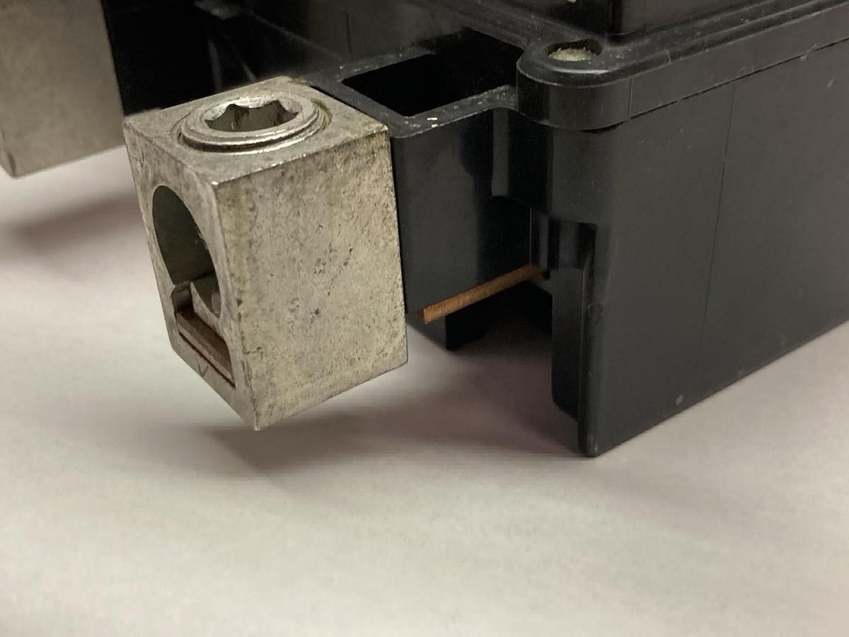 Used Square D,QOM2200VH,2-Pole Main Breaker 200A 120/240V Type QOM2
