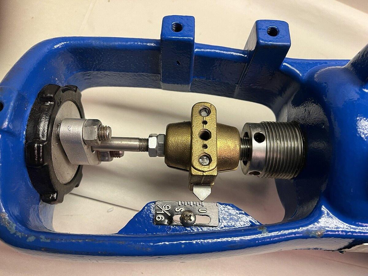 Used DEZURIK,851401-2FAO-1C3-19,PNEUMATIC ACTUATOR VALVE 1/2" 600 NPT