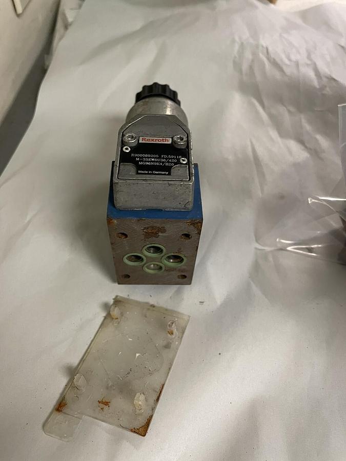Used REXROTH BOSCH,R900089205,DIRECTIONAL VALVE