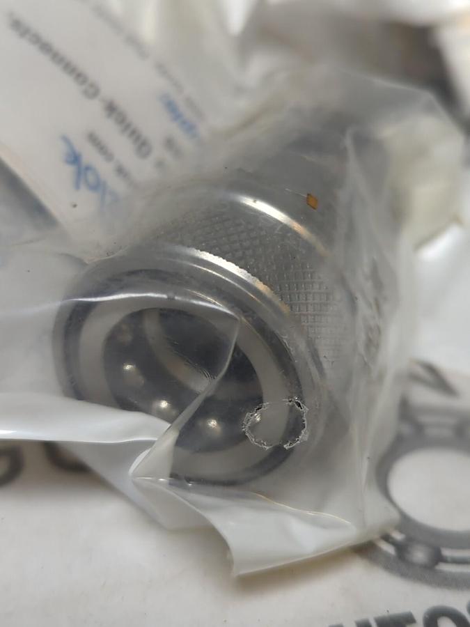 SWAGELOK,SS-QF8-B-810,QUICK CONNECT FITTING 1/2 INCH LOT OF 5 NEW IN BOX