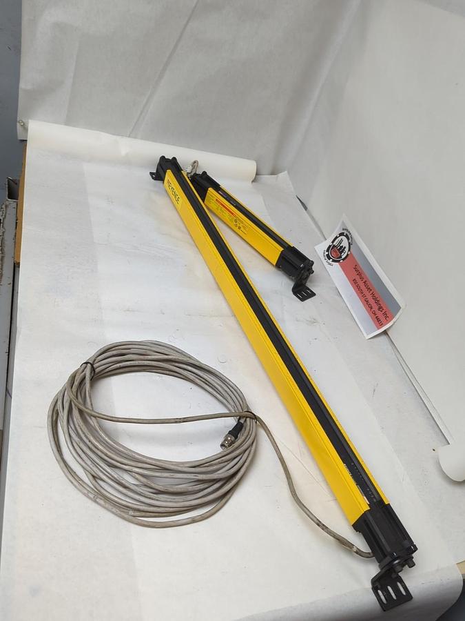 Used KEYENCE,SL-V44HM-T/SL-V16HM-T,SAFETY LIGHT CURTAIN TRANSMITTER PAIR PRE-OWNED