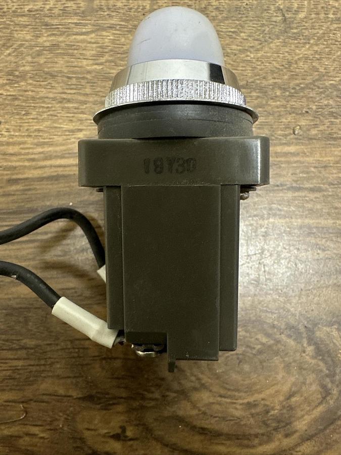 Used Idec,19Y30,480V 50-60Hz White Indicator Light