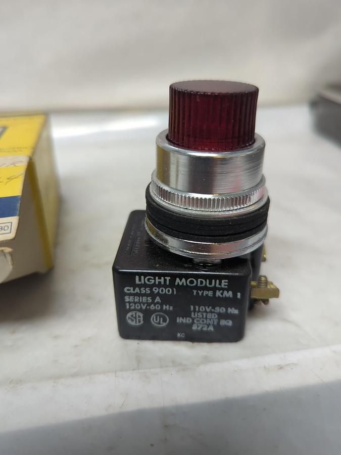 SQUARE D,9001 K2L1R,ILLUMINATED PUSH BUTTON RED NOS
