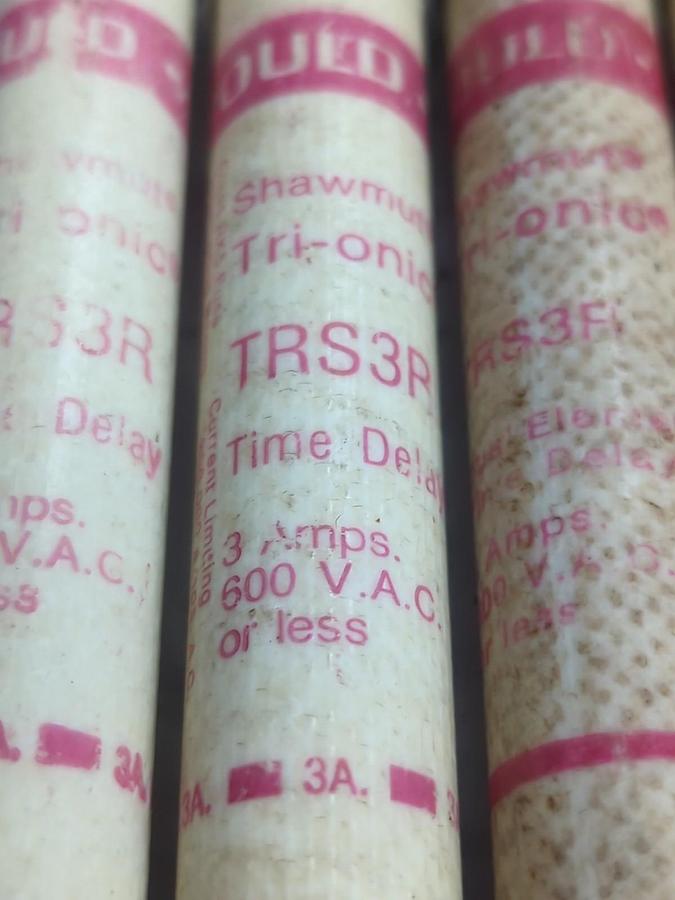 Used GOULD SHAWMUT,TRS3R,TRI-ONIC 3 AMP FUSE LOT OF 4 PRE-OWNED