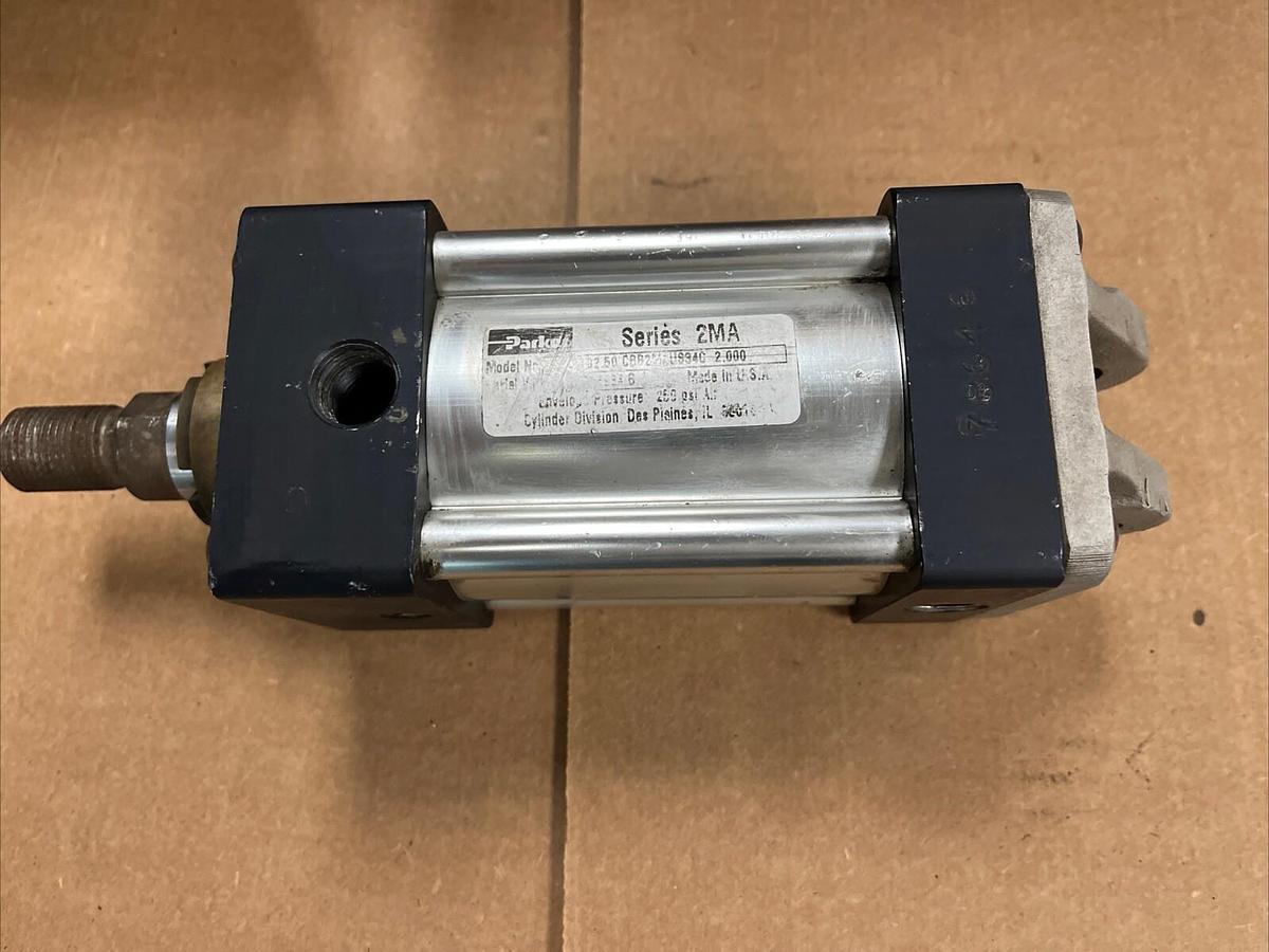 Used PARKER SHRADER BELLOWS,02.50-CBB2MAUS34AC-2.000,SERIES 2MA PNEUMATIC CYLINDER
