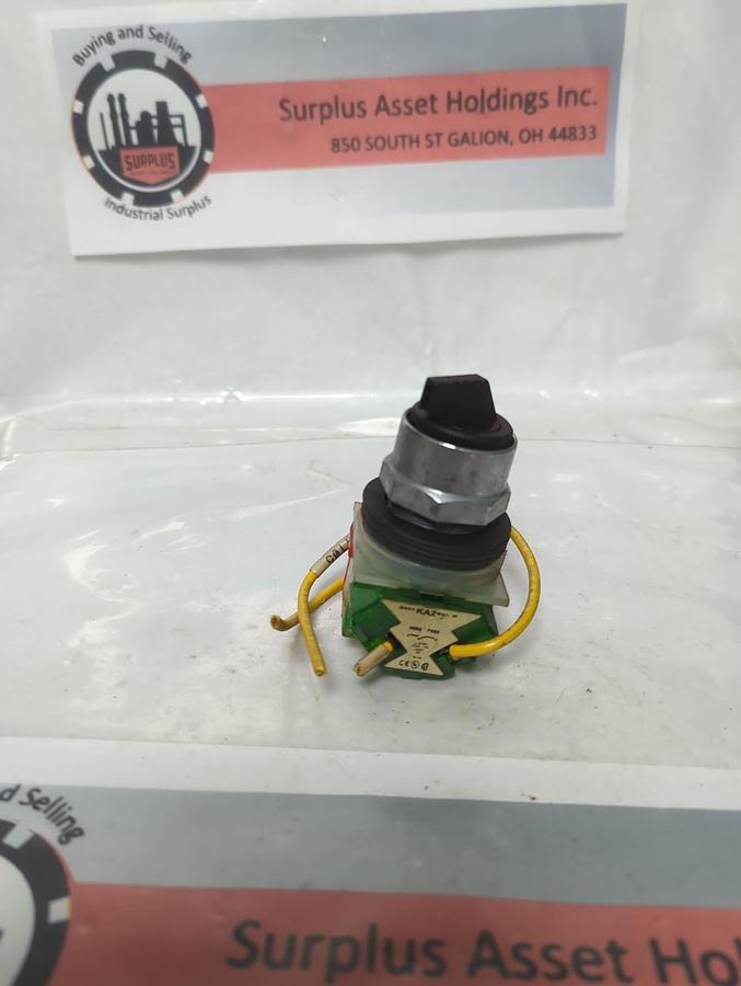 Used SQUARE D,9001 KA2,SERIES K SELECTOR SWITCH ASSEMBLY PRE-OWNED
