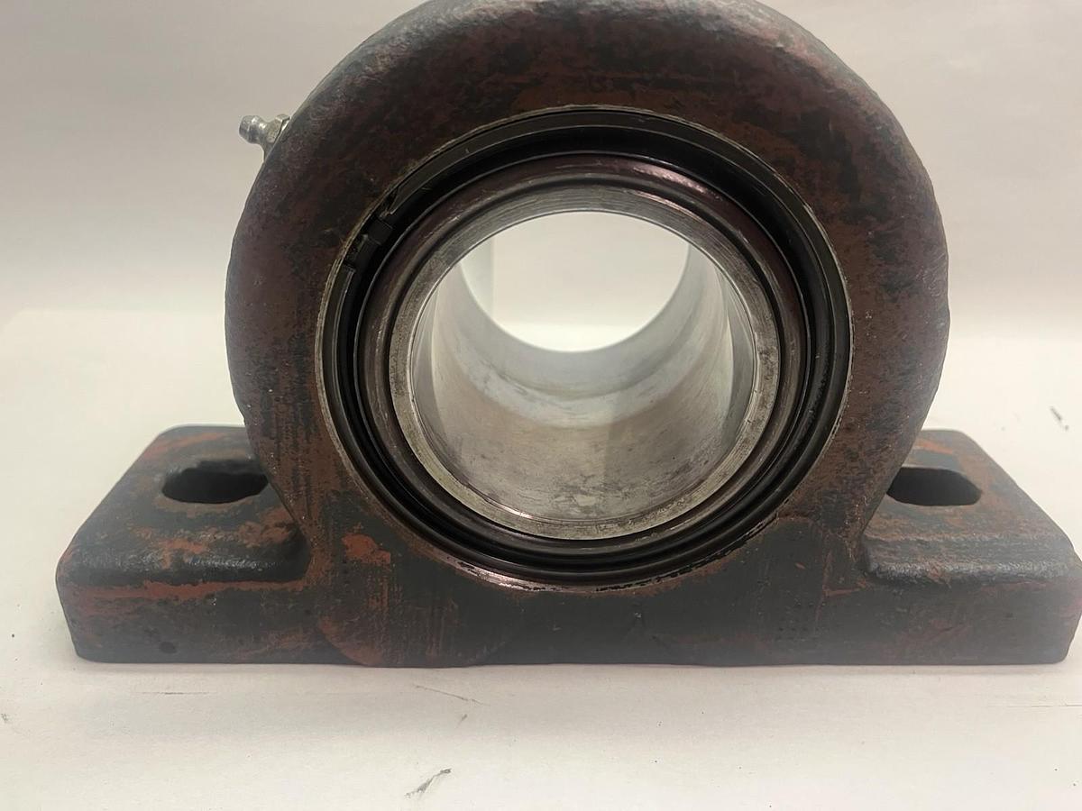 Used REXNORD,ZA-2215,PILLOW BLOCK BEARING 2-15/16" BORE