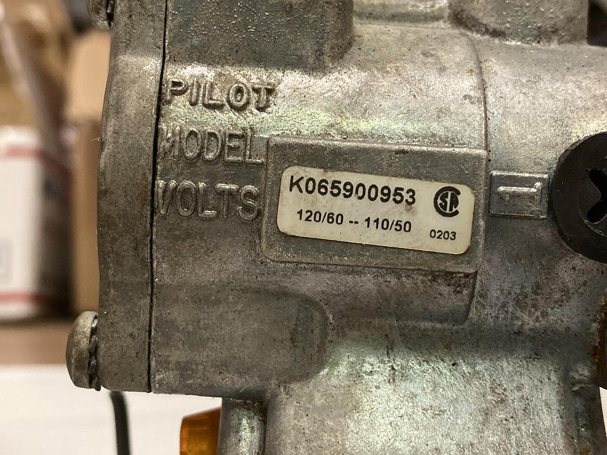 Used Parker,K065900953,Solenoid Valve 3NOX JIC LOC LT 0-200 120/60