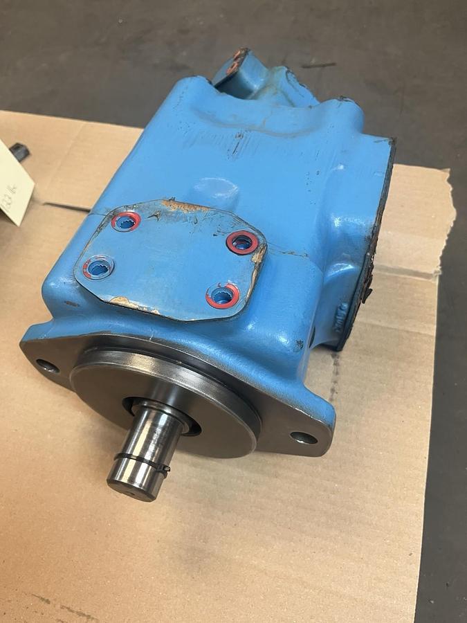 Used VICKERS,4520V-60A14-1DD20-282,HYDRAULIC VANE PUMP