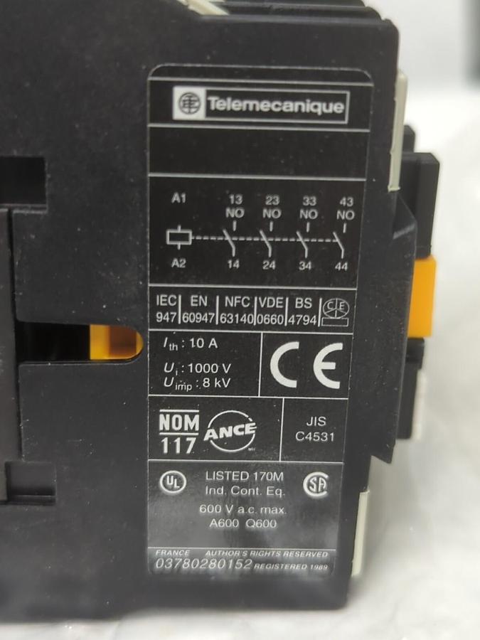 TELEMECANIQUE,CA2DN40G6,CONTROL RELAY 120V 60HZ NOS
