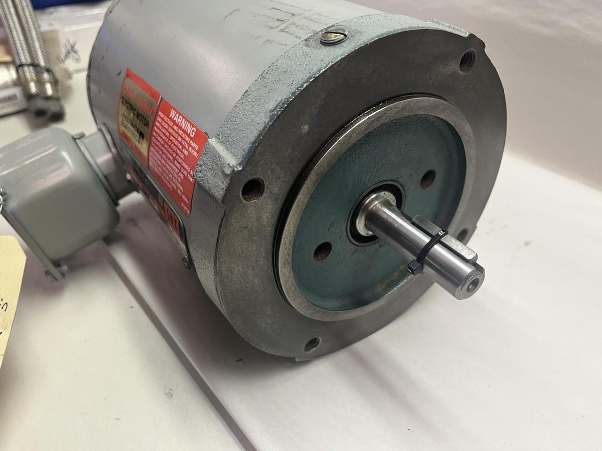 Used RELIANCE,P56H3831P-ZN,SXT MOTOR 1/3HP 1725RPM 3PH FB56C