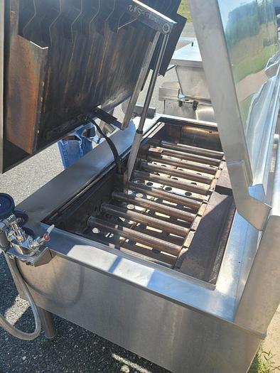 Used CLEVELAND RANGE #SGL40TR, 40 GAL. NAT. GAS BRAISING PAN AUTO TILTING SKILLET w/ 2" TANGENT DRAW OFF VALVE (#849C)