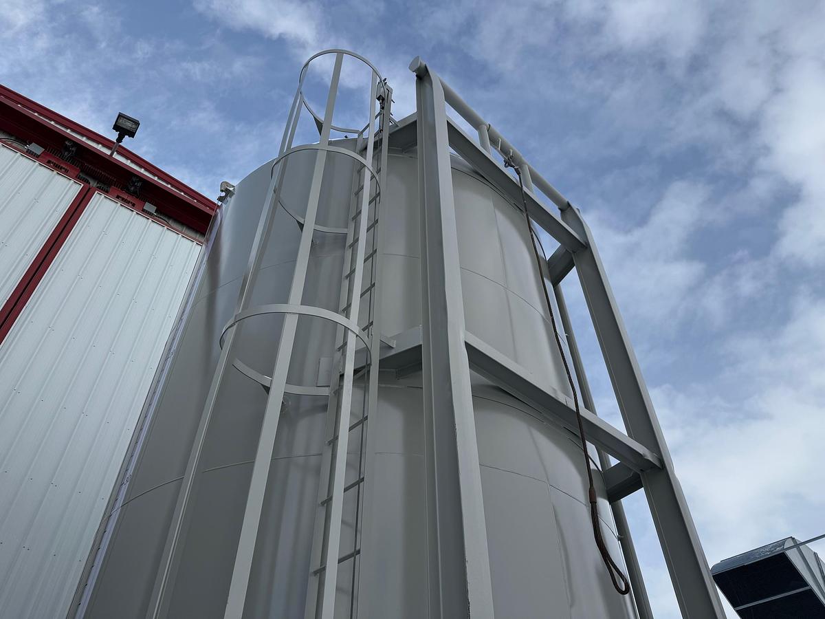 Used 2006 Peaceland 400 BBL Tanks