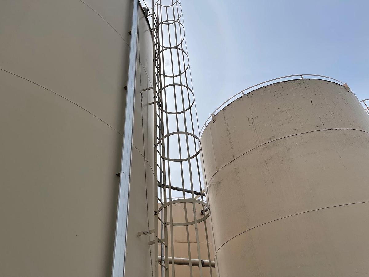 Used 2001 GLM 2500 BBL Tanks