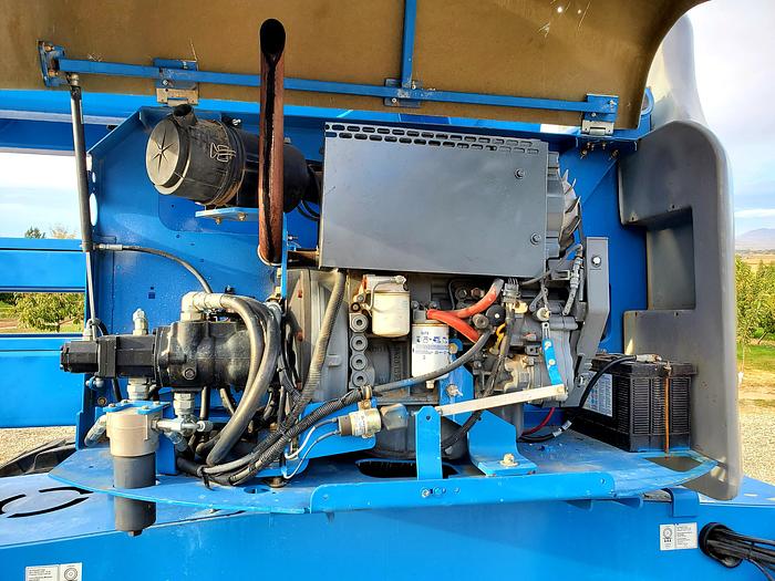 Used 2014 Genie Z60/34 Articulated Boom Lift ** 747 Hrs **