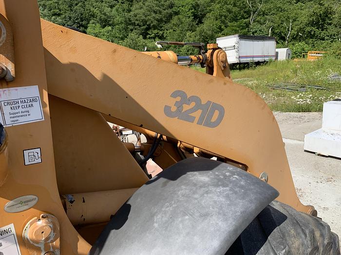 Used 2004 Case 321D