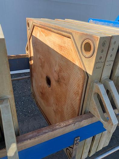 Used 10 CU. FT. (EXPANDABLE) MET-CHEM FILTER PRESS - 800 MM - C.G.R. - WITH PLATE SHIFTER  (#9881)