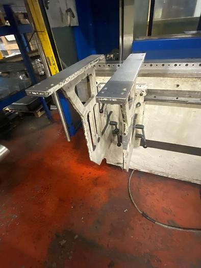 Used 2003 Trumpf TrumaBend V230 CNC Pressbrake