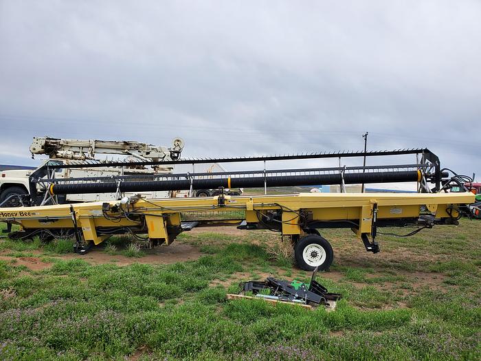 Used 30' Honey Bee WS30 Draper Header
