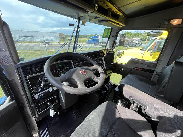 Used 2014 Kenworth T800 Quad-Axle Dump Truck