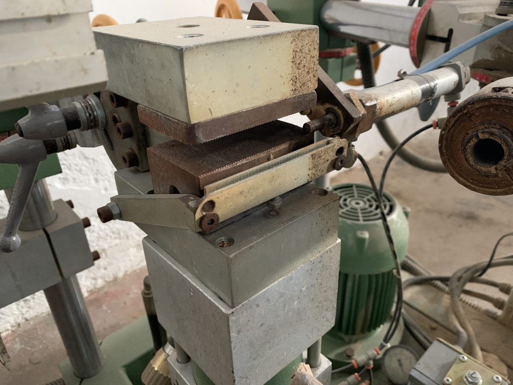 Usato Zigrinatrice foratrice per tressi di sedia