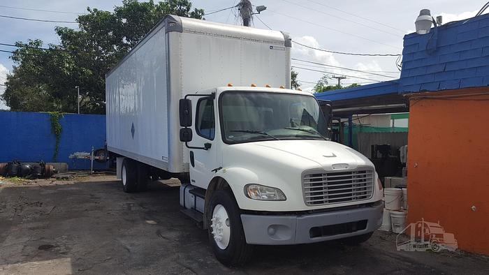 Used 2009 FREIGHTLINER BUSINESS CLASS M2 106 BOX TRUCK