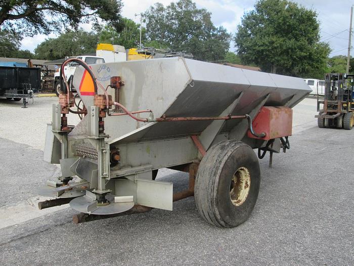 Used M & D 5-6 Ton Stainless Steel Spreader