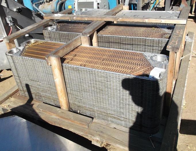 Used Heat Exchanger, Plate, 1100 SF, S/st, APV, (240) Plates #S740203
