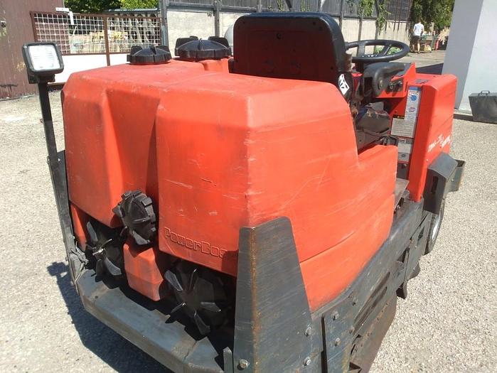 Gebraucht Kehr- und Scheuersaugmaschine, Comander C82, Powerboss,  gebraucht