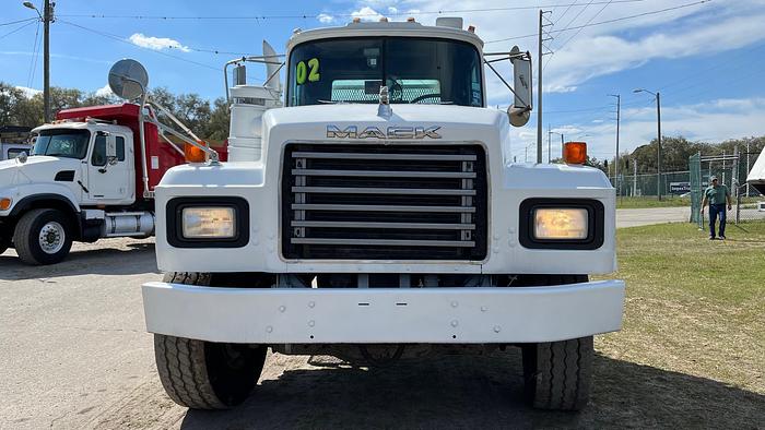 Used 2002 Mack RD688S Tandem-Axle Cab & Chassis