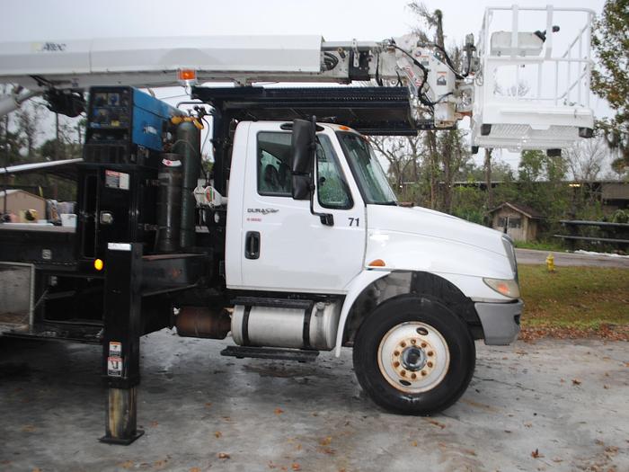 Used Altec LS63 on 2015 International 4300 SBA 4x2 Reg Cab Flatbed Truck - M37501