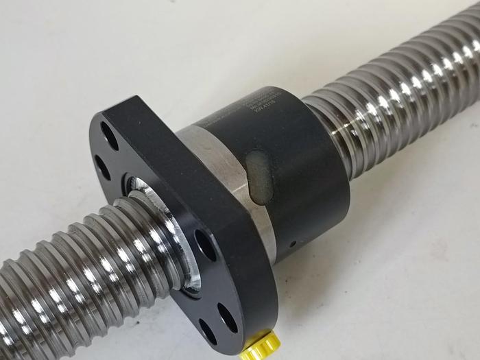 Geschliffener Präzisions Kugelgewindetrieb, D32x5mm, 415mm, Kuhn, neu