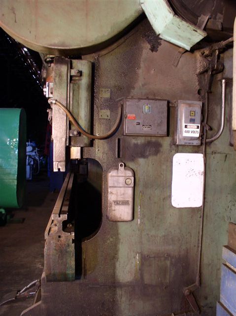 Used 12' x 250 Ton Verson Model B1110-250 Press Brake