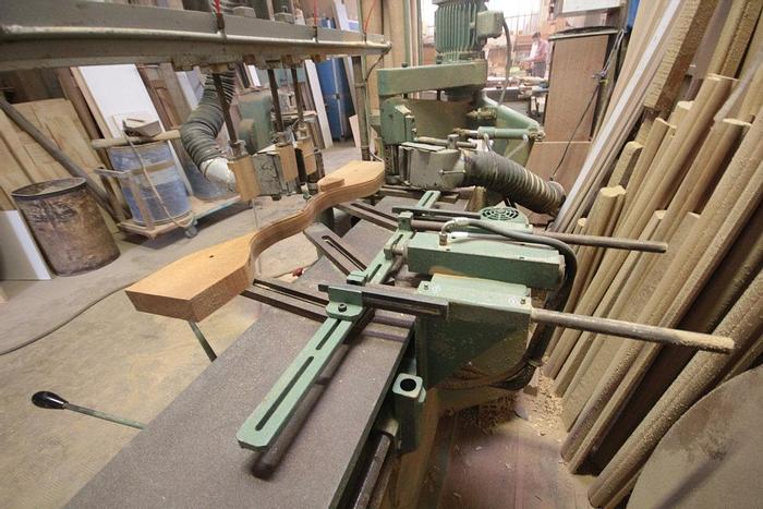 Used Fresatrice contornatrice per elementi di sedie