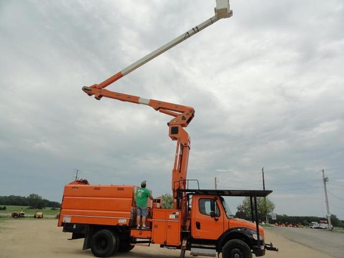 Used 2011 FREIGHTLINER BUSINESS CLASS M2 106
