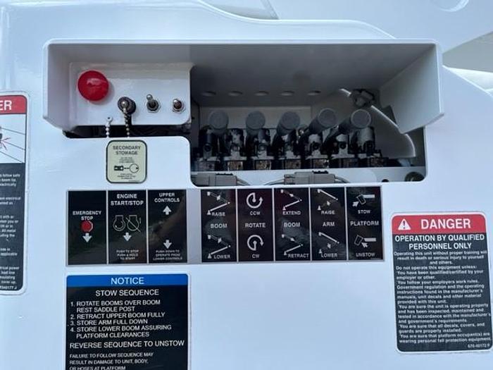 Used Altec AT40G Bucket Boom on 2015 Ford F550 Reg Cab Utility Truck - C46671