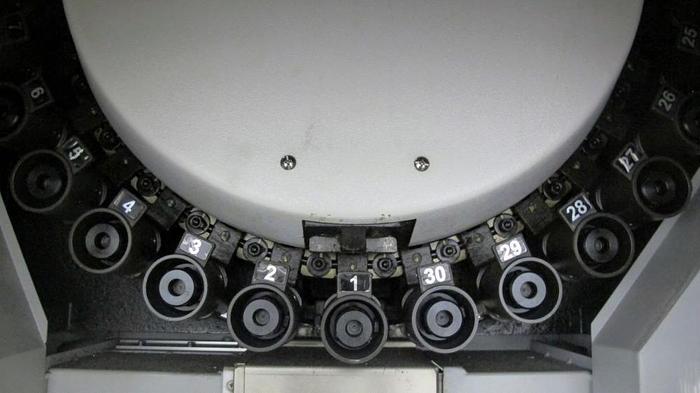 Used 35"X, 19"Y, 15"Z, 2015 MAKINO F5, CNC VERTICAL MACHINING CENTER