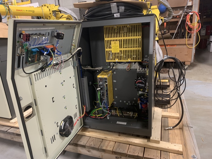 Used FANUC R2000iB/125L 6 AXIS CNC ROBOT WITH R30iA CONTROLLER