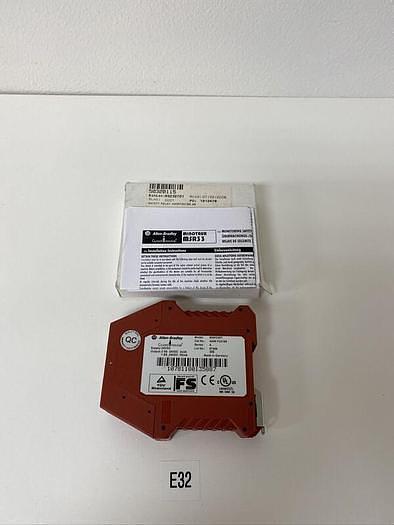 New In Box Allen Bradley Safety Relay MSR33RT 440R-F23199 Ser A
